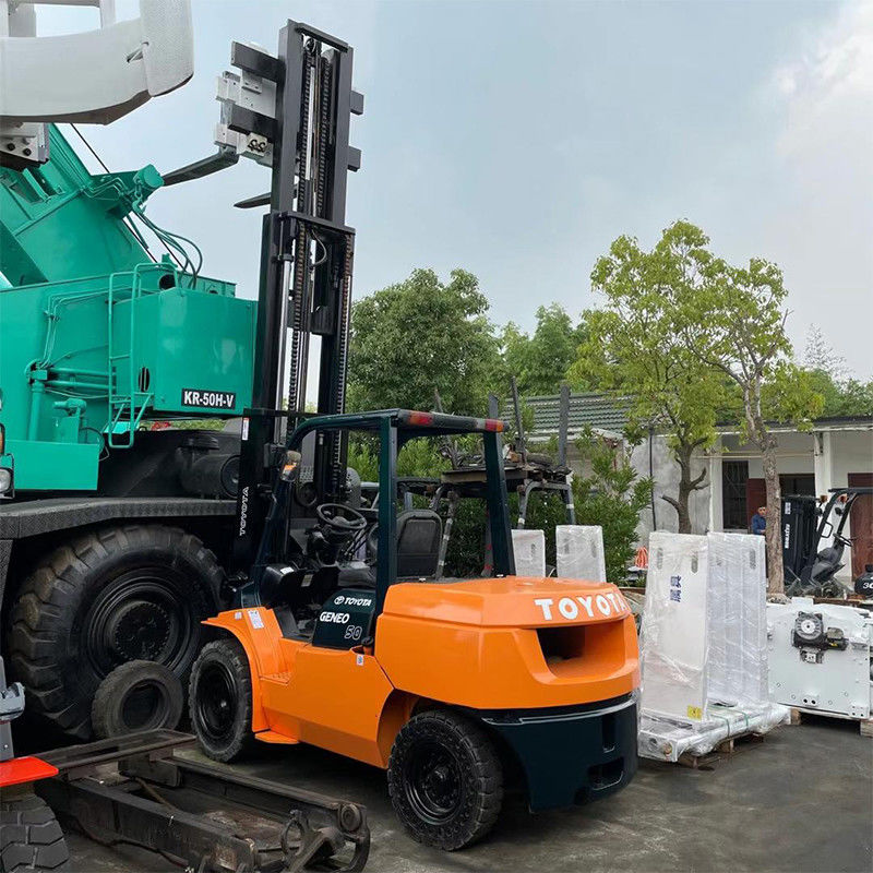 Gebraucht 5 Tonnen schwerer Diesel-Forklift mit Automatikgetriebe mit Vierradantrieb und Forkbreite 125