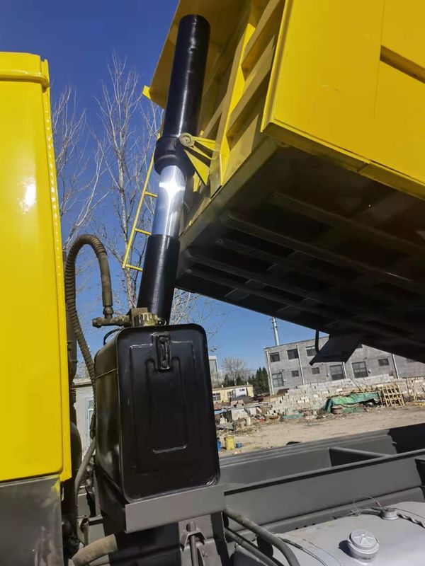 Gebraucht Howo 6x4 Kipper Truck Dump Truck Euro 2 Emissionsstandard Ladungstanke Länge ≥ 8 m