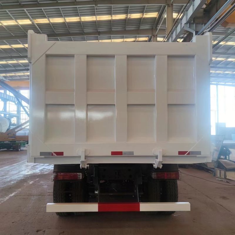 Howo 8x4 LHD Dump Tipper Truck mit Maximaldrehmoment 500-1000Nm und Motorkapazität 6-8L