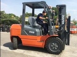 FD30 Diesel Gabelstapler mit 4300 kg Gewicht und 125 mm Gabelbreite mit Isuzu-Motor