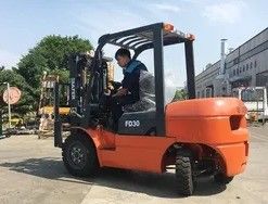 FD30 Diesel Gabelstapler mit 4300 kg Gewicht und 125 mm Gabelbreite mit Isuzu-Motor