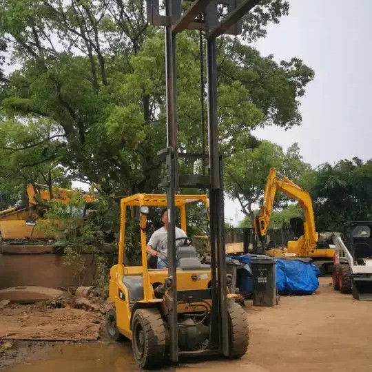 3-Tonnen-Diesel-Forklift mit Standardhebehöhe und 150 mm Forkbreite in Japan