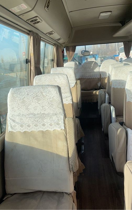 30 Sitzplätze LHD-Fahrbus mit 4104ml Hubraum und Dieselkraftstoff für Ihre Bedürfnisse