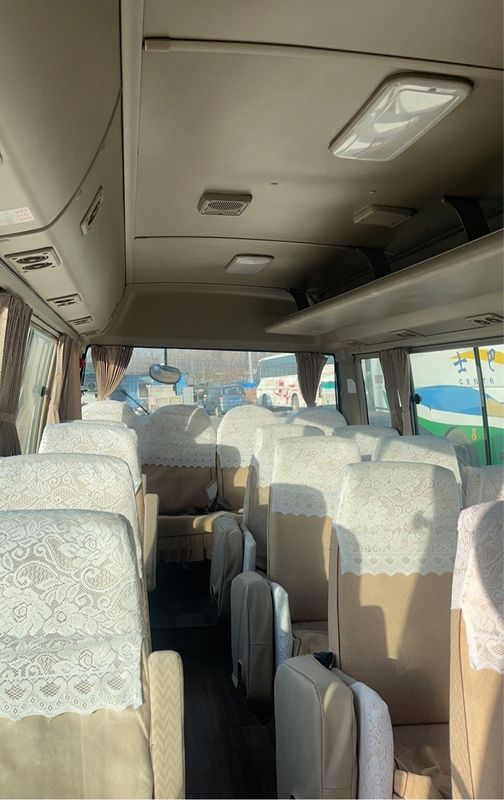 30 Sitz Luxus Bus Toyo Ta Coaster Bus mit maximaler Leistung von 113/5200kw und EURO 3 Emission