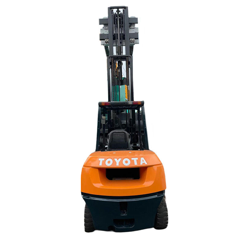 Gebrauchtes Toyota-Gabelstapler 3 Tonnen Diesel-Gabelstapler in Dubai mit einer Hebhöhe von 1,6 m-3,5 m