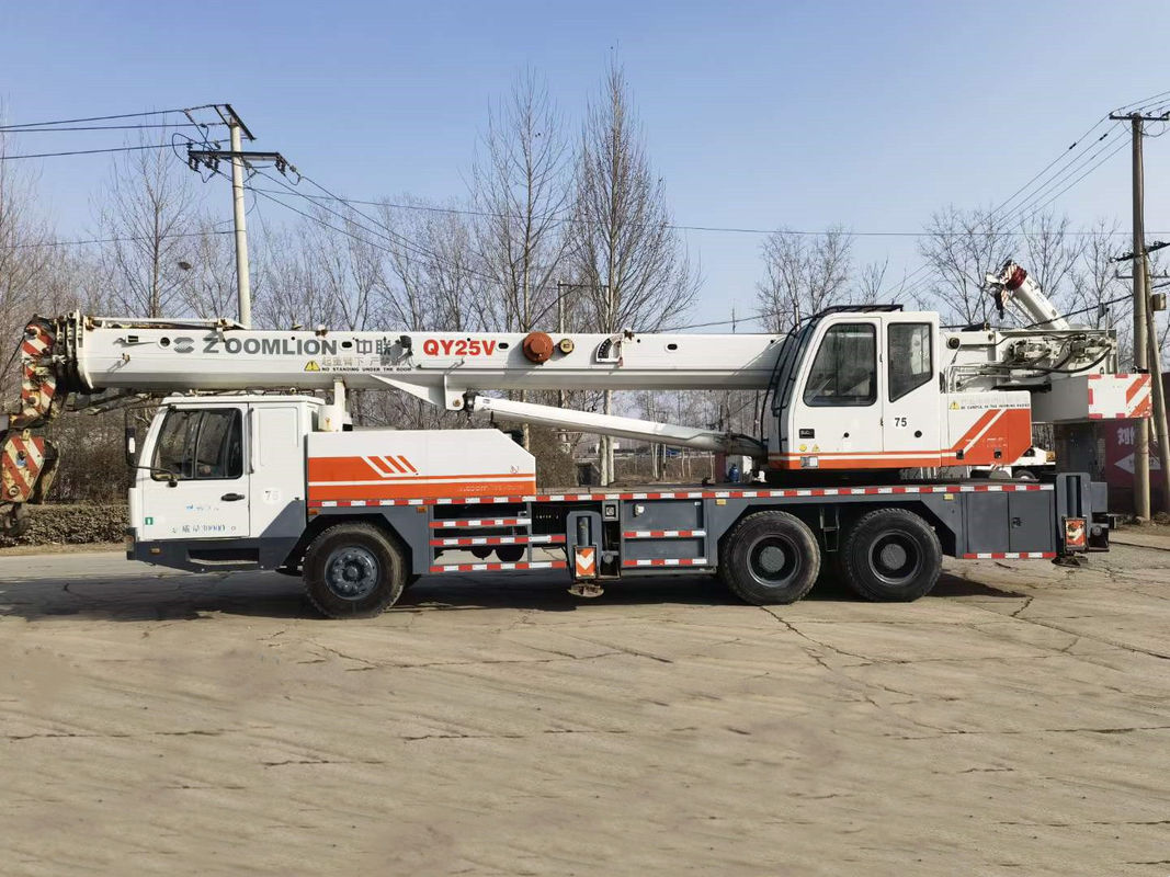 25 Tonnen Gebrauchtkranichmaschine mit 1010KN.M Max. Hebelast Mobilrad-Lkw-Kran