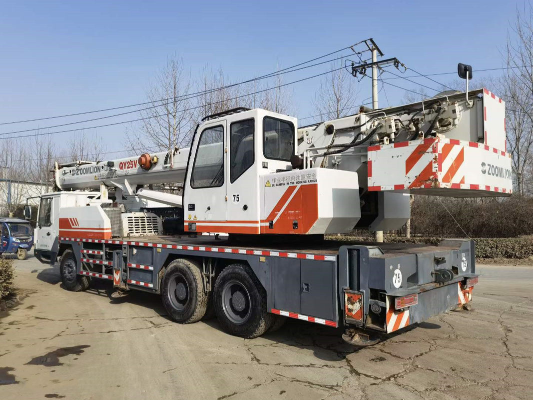 25 Tonnen Gebrauchtkranichmaschine mit 1010KN.M Max. Hebelast Mobilrad-Lkw-Kran