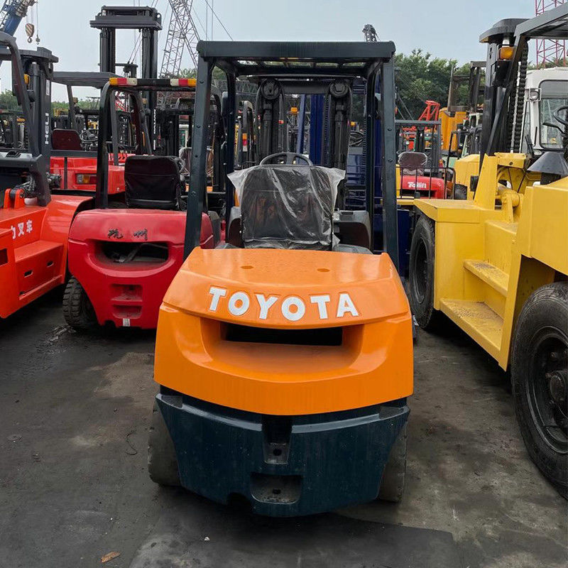 Vielseitiger 3,5 t Gebrauchtbergbau Gabelstapler mit Vierradantrieb Toyota Diesel für die Materialbearbeitung