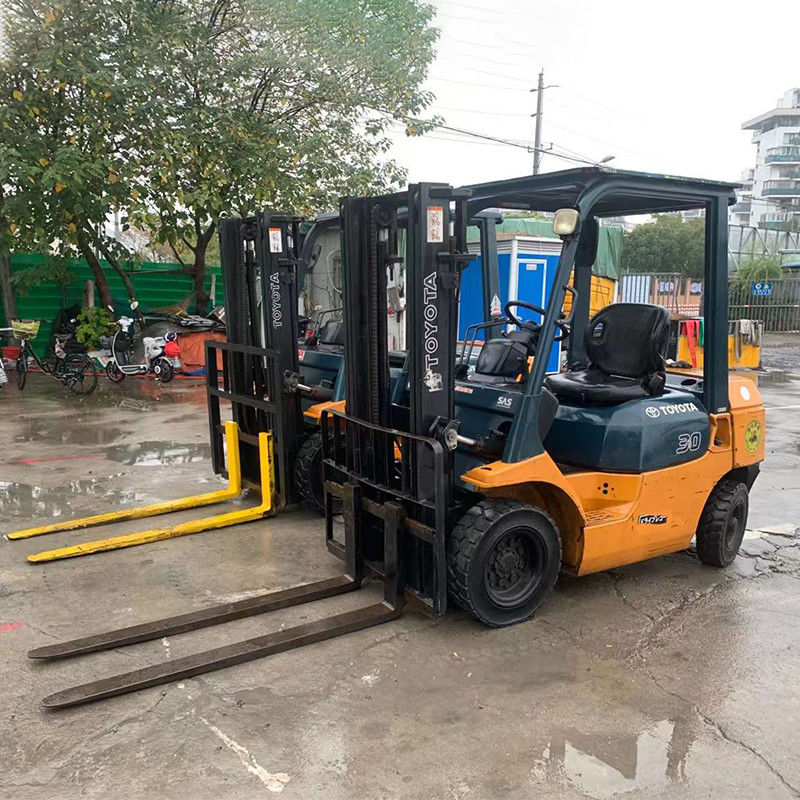 3000 kg Gewichtshebewerkzeuge Triplex 3t Diesel-Forklift mit Seitenweg in Pakistan