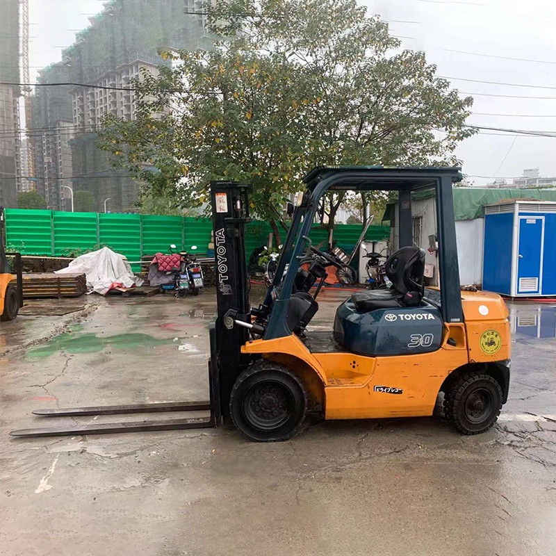 2012 Benzin-Forklift-Truck mit Seitenfahrzeug und Vierradantrieb, der 3 Tonnen in den VAE hebt