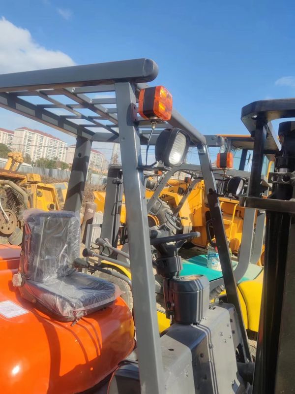 3000 kg Leichtgewichts-Forklift aus Japan mit Dieselmotor und Schwerpunkt 500 mm