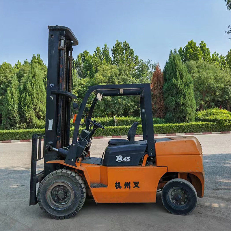 4.5 Tonnen Diesel-Forklift 4WD Ideal für verschiedene Arbeitsumgebungen und Aufgaben
