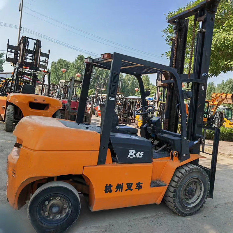 4.5 Tonnen Diesel-Forklift 4WD Ideal für verschiedene Arbeitsumgebungen und Aufgaben