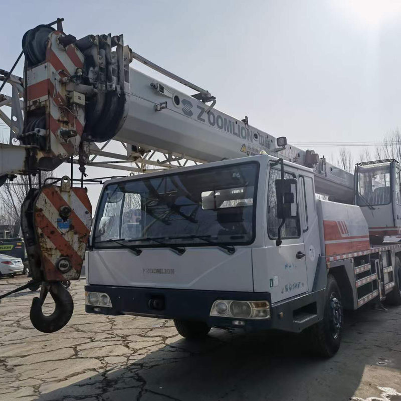 Gebrauchtes Zoomlion 80 Tonnen Kranichtruck x3000 Max. Hebhöhe 42,3M Arbeitsstunden 2001-4000