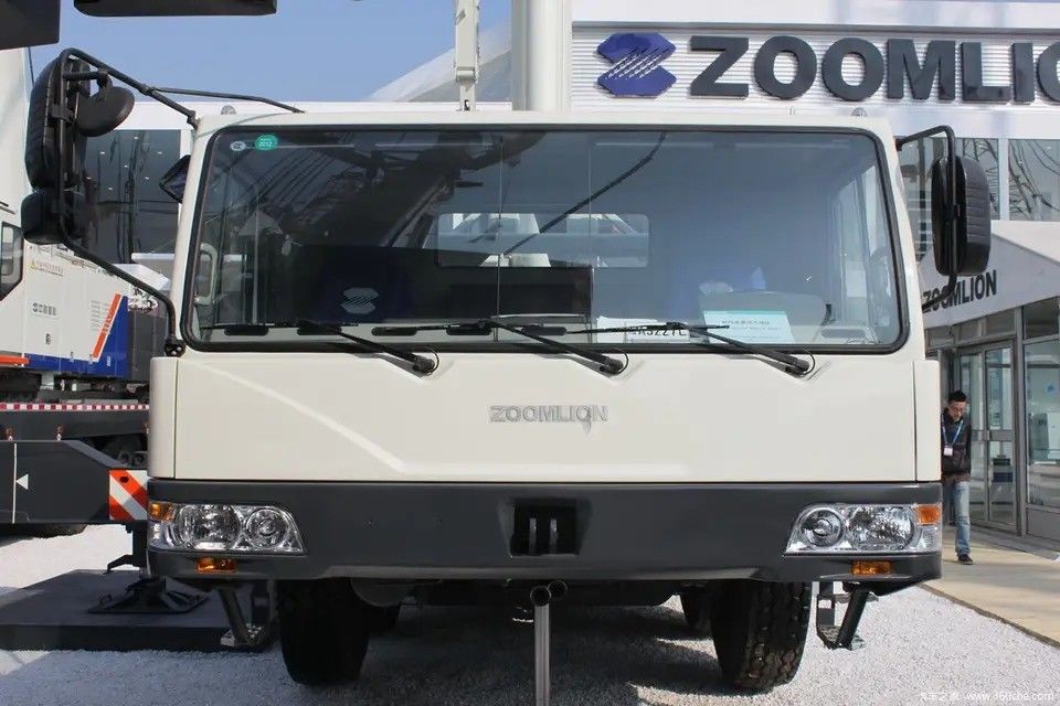 Gebrauchtes Zoomlion 80 Tonnen Kranichtruck x3000 Max. Hebhöhe 42,3M Arbeitsstunden 2001-4000