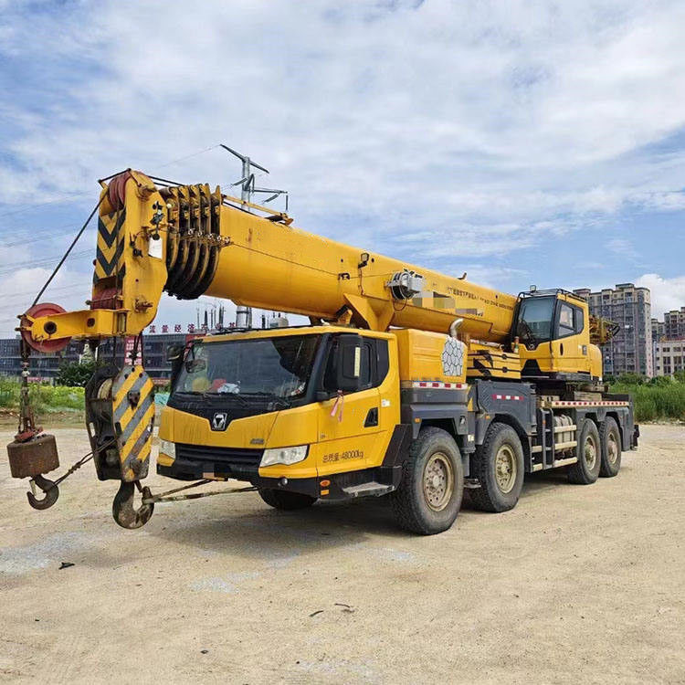 Gebäudeteleskopkranich 130 Tonnen Lkw-Kran XCT130 Höchstgeschwindigkeit 80 km/h