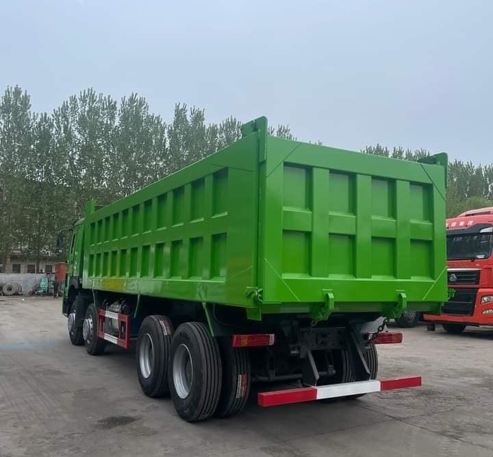 371 PS/336 PS/420 PS Gebraucht Howo-Dump Truck 8x4 Tipper Truck mit Handgetriebe