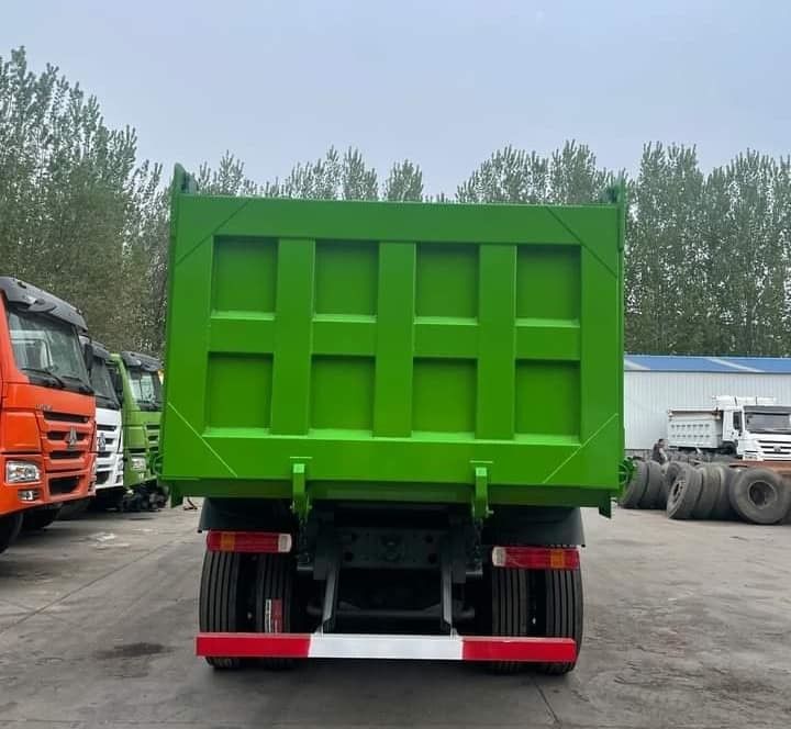 371 PS/336 PS/420 PS Gebraucht Howo-Dump Truck 8x4 Tipper Truck mit Handgetriebe