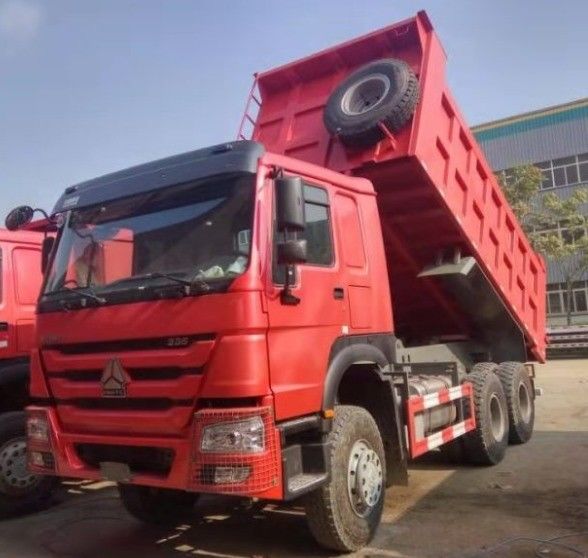 5600mm*2300mm*1500mm Frachtbehälter 6X4 Gebraucht-Tipper-Lkw 371HP 25tons HOWO-Dump-Lkw