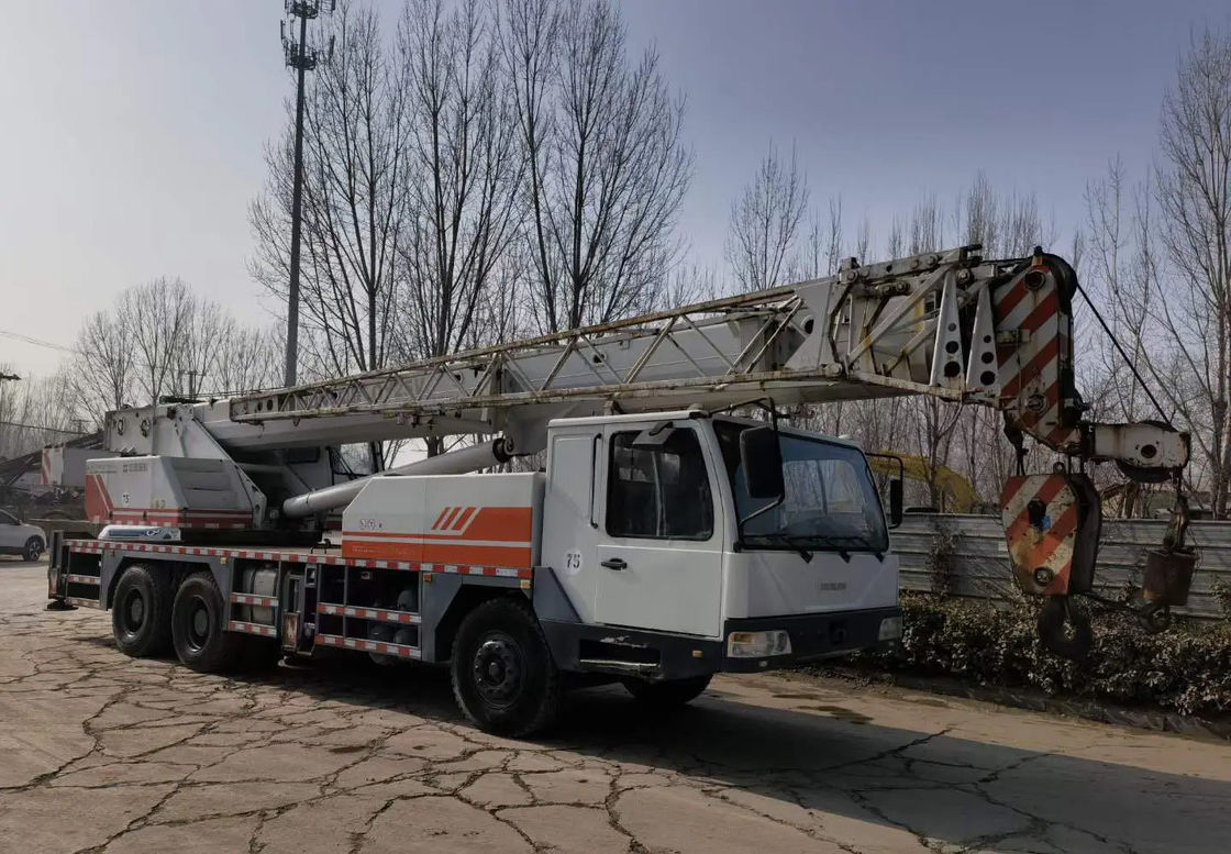 20 Tonnen schwerer Lkw-Kran mit 980KN.m. Höchstnennhebe-Drehmoment in QY25V und weißer Farbe