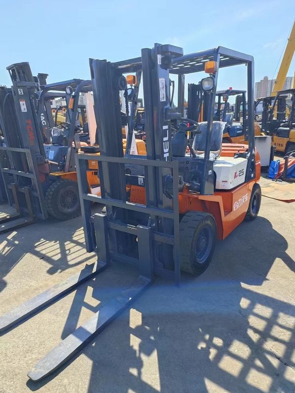 Sauberer und leistungsfähiger 2,5-Tonnen-Diesel-Forklift für den Güterverkehr auf Landwirtschaftsbetrieben