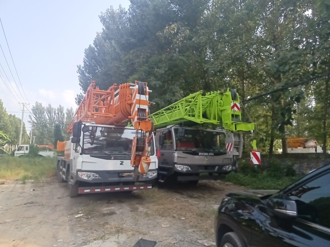 Gebrauchtes Lkw-Kran mit einem Mindestdrehbereich von 10,5 m Zoomlion-Kran 30 Tonnen 35 Tonnen