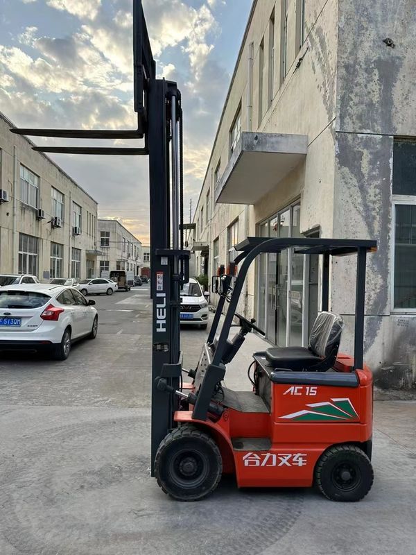 Höchste Treppe 3 Tonnen Diesel Gabelstapler mit 280 mm Gabelbreite und 3000 mm Max. Hebhöhe