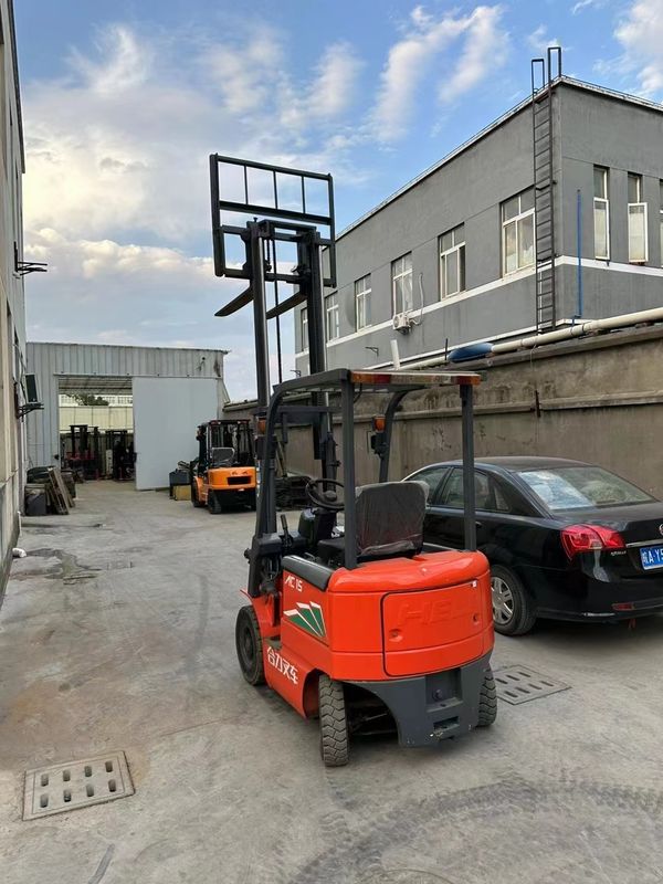 Höchste Treppe 3 Tonnen Diesel Gabelstapler mit 280 mm Gabelbreite und 3000 mm Max. Hebhöhe