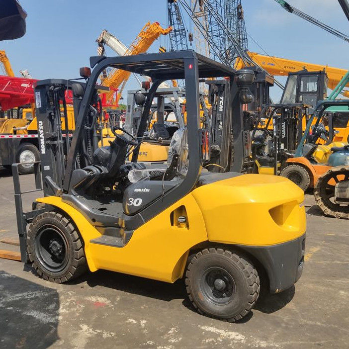 3 Tonnen Diesel-FD30 automatische Gebraucht-Komatsu-Forklift mit 48 KW Motorleistung