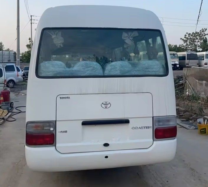 Erschwinglicher Linkslenker Toyota Coaster Bus mit 9.00R20 Reifen und 113/5200 Max Power