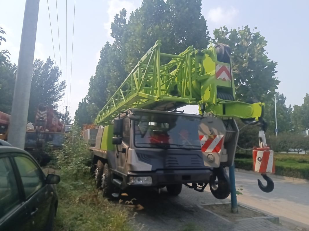 Gebrauchtes Maschinenkranichtyp Teleskop-Rechteckkranichtyp 50 Tonnen 55 Tonnen Zoomlion-Lkw-Kran