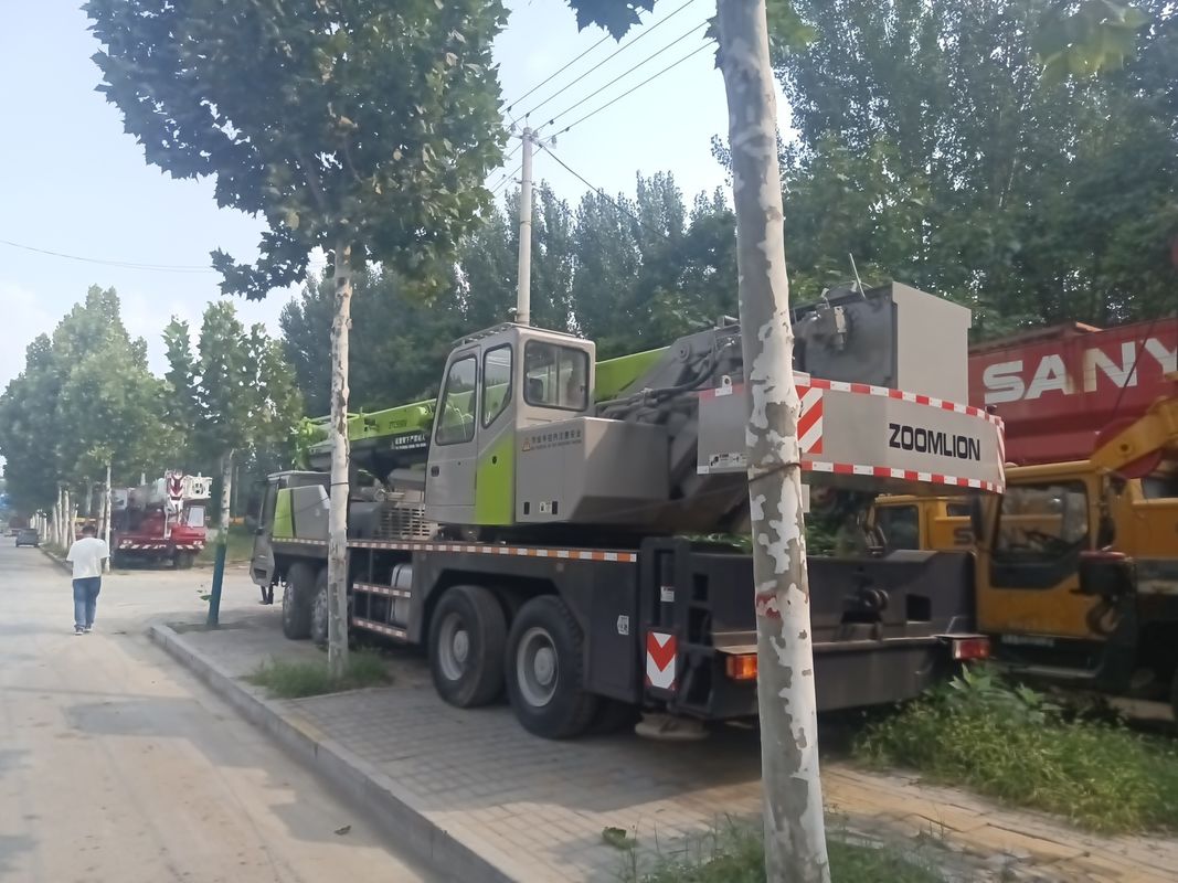 Gebrauchtes Maschinenkranichtyp Teleskop-Rechteckkranichtyp 50 Tonnen 55 Tonnen Zoomlion-Lkw-Kran