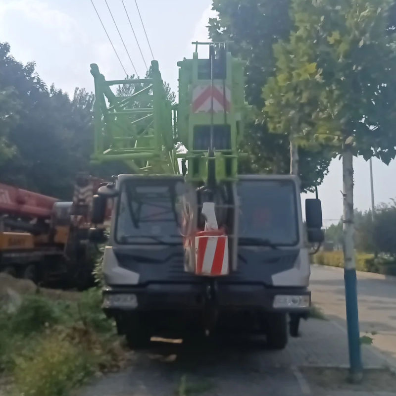 50 Tonnen schwerer, tragbarer Teleskop-Kran mit anderen Motoren und Nennlast