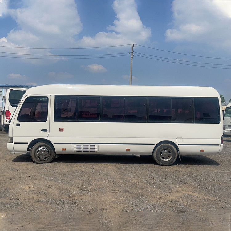 Linksfahrer Toyota Coaster Bus 26 Sitzplätze und 30 Sitzplätze Minibus mit Motorkapazität 4L