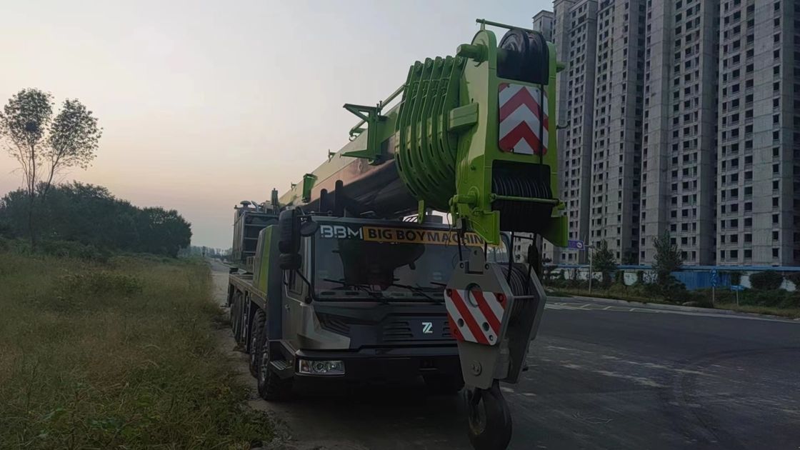 150T Teleskopkraneheber Zoomlion-Kran-Lkw mit max.