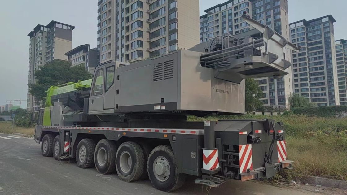 150T Teleskopkraneheber Zoomlion-Kran-Lkw mit max.
