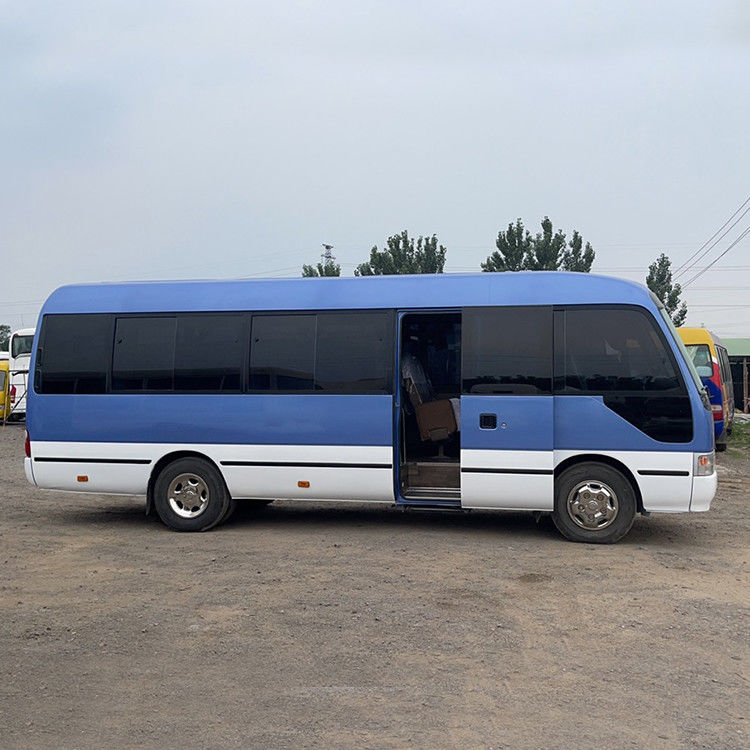 Kundenanforderung Kaufen Sie einen gebrauchten Toyota Coaster Bus mit 30 Sitzplätzen und Linkslenker