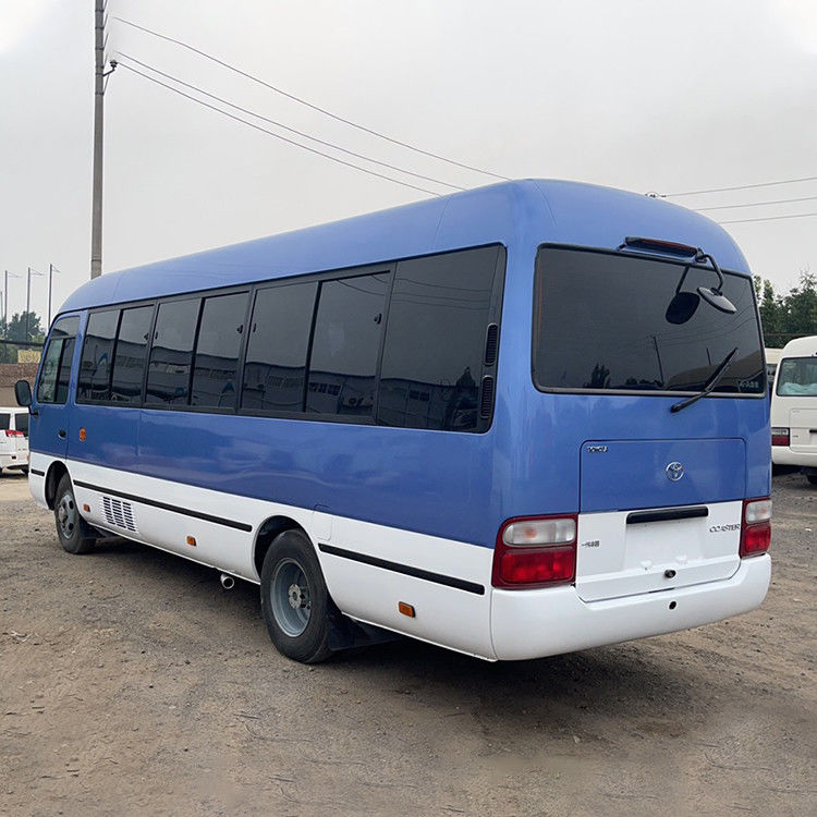 Kundenanforderung Kaufen Sie einen gebrauchten Toyota Coaster Bus mit 30 Sitzplätzen und Linkslenker