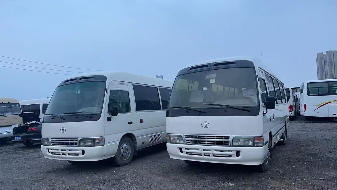 Linksgetriebener Toyota Coaster Bus mit Linksgetrieb und 7005*2040*2785mm Maße