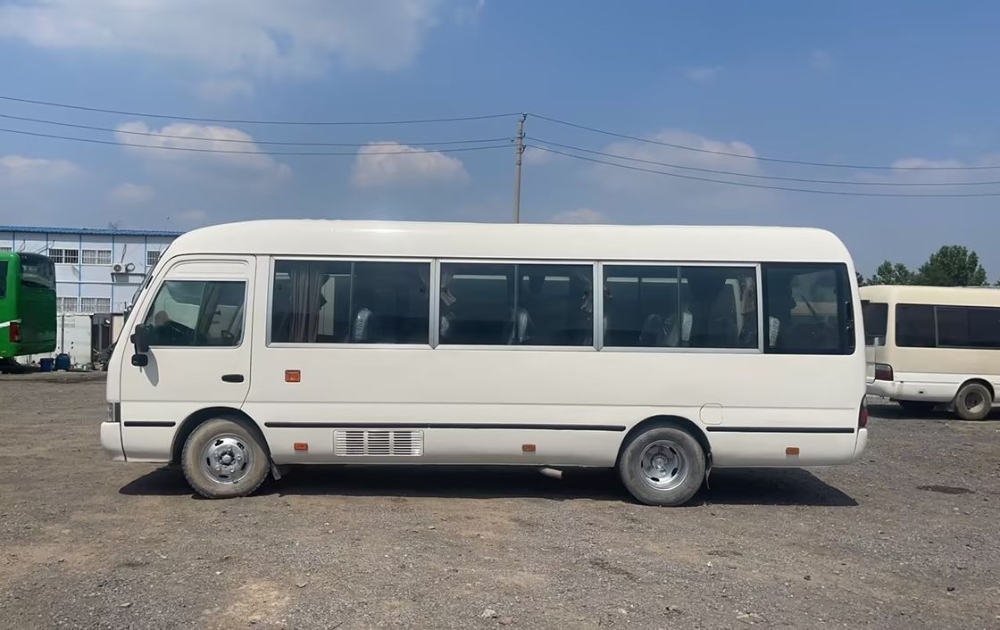 7m 30 Sitz Toyo Ta Coaster Bus Motor Kapazität 4L Gesamtmaße mm 7725x2000x2600