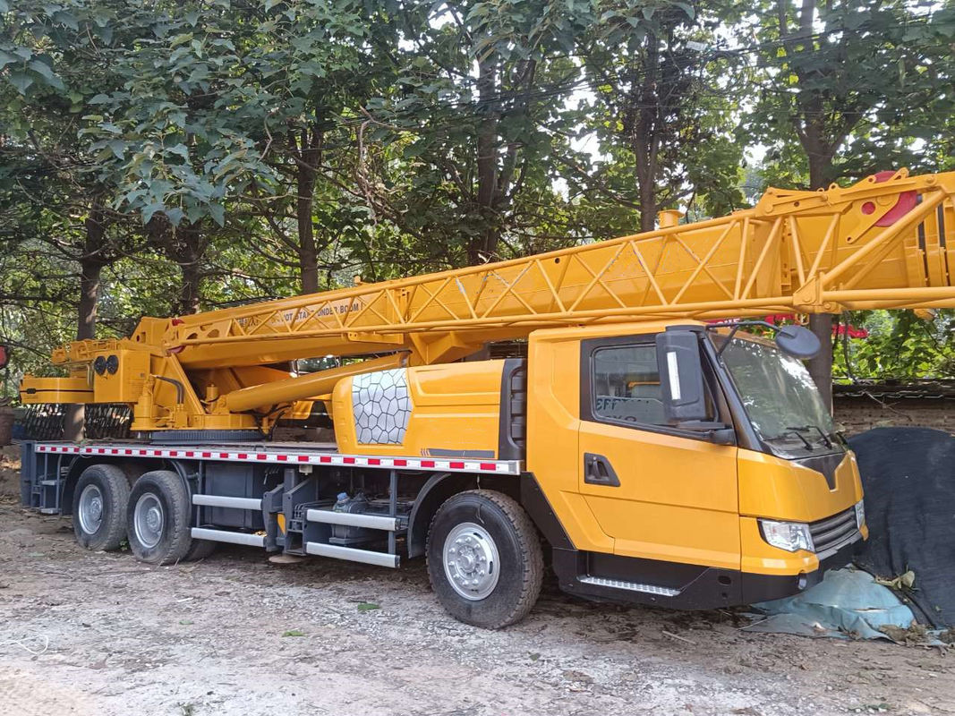 25 Tonnen schwerer mobiler Kranwagen QY25 mit 2001-4000 Arbeitsstunden und maximaler Höhe von 39,21 m