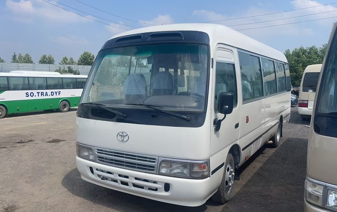 23-30-Sitzer gebrauchtes Toyota Coaster Bus mit Dieselmotor zu erschwinglichen Preisen und Sitzplatzkapazität