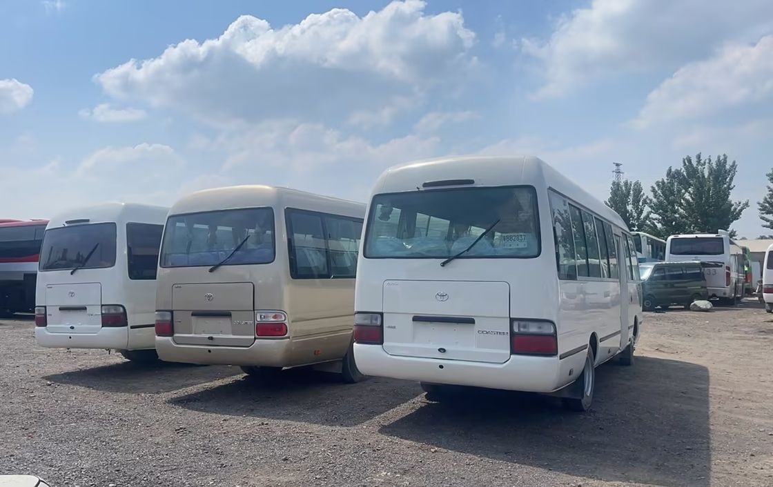 23-30-Sitzer gebrauchtes Toyota Coaster Bus mit Dieselmotor zu erschwinglichen Preisen und Sitzplatzkapazität