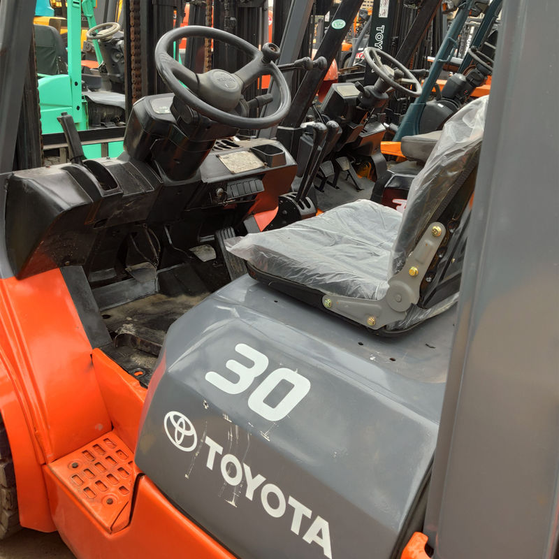 2018 Toyota 3 Tonnen Gebraucht Diesel Gabelstapler mit Geschwindigkeit von 350 m/min in gutem Zustand