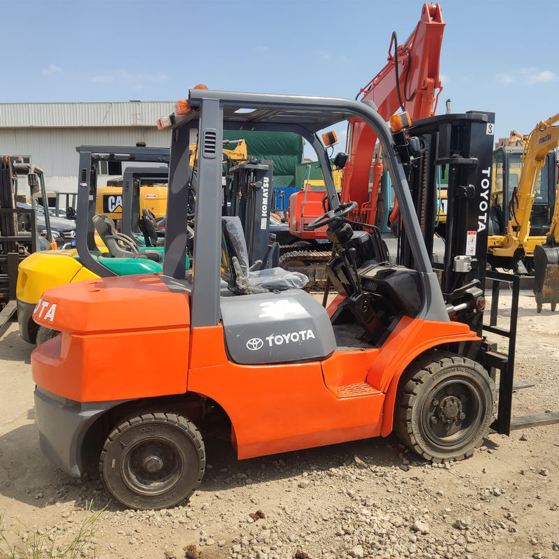 3 Tonnen Toyota Diesel Gabelstapler mit und Ladekapazität 3 Tonnen Arbeitsstunden 2001-4000