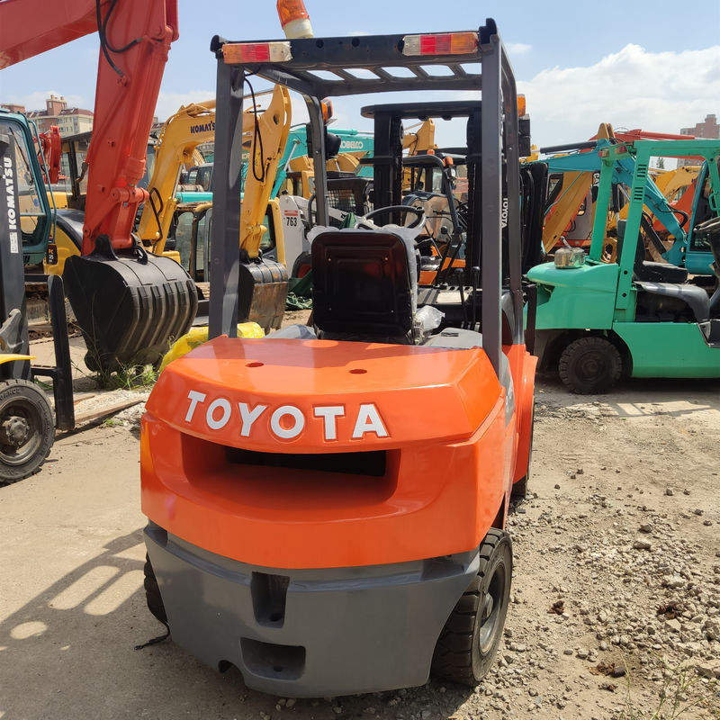 3 Tonnen Toyota Diesel Gabelstapler mit und Ladekapazität 3 Tonnen Arbeitsstunden 2001-4000