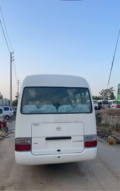 Gebrauchtes Toyota 30-Sitzer Bus mit Doppelkreislauf-Luftbremse in ausgezeichnetem Zustand