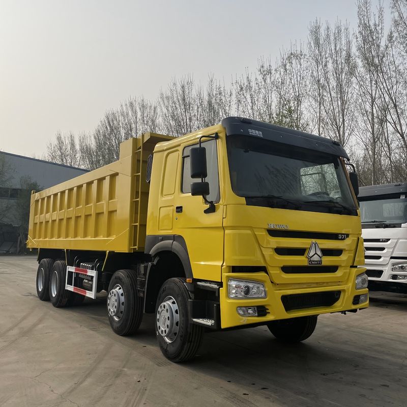 Gebraucht HOWO 8*4 Schwerlast-Dump Truck Tipper Truck Dumper 12.00R20 18PR in LHD SINO