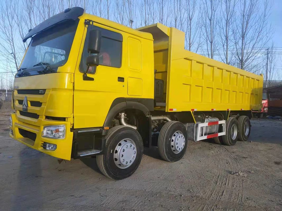 Gebraucht HOWO 8*4 Schwerlast-Dump Truck Tipper Truck Dumper 12.00R20 18PR in LHD SINO