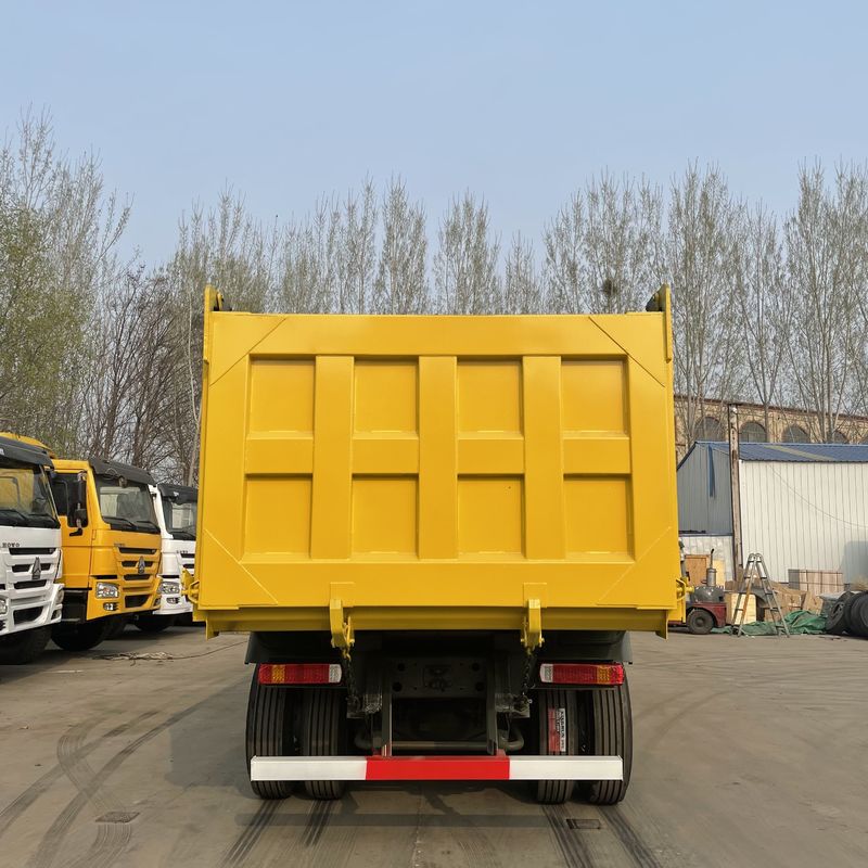 Gebraucht HOWO 8*4 Schwerlast-Dump Truck Tipper Truck Dumper 12.00R20 18PR in LHD SINO